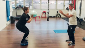 La campionessa olimpica di skeet Chiara Cainero in allenamento su discosit sotto l’attento sguardo del prof. Fabio Partigiani. Foto Fitav