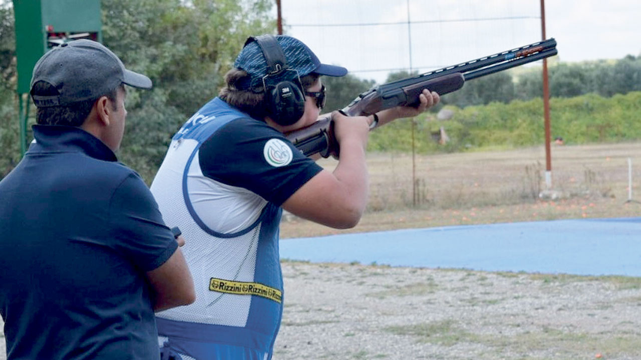 Tiratore in azione in pedana