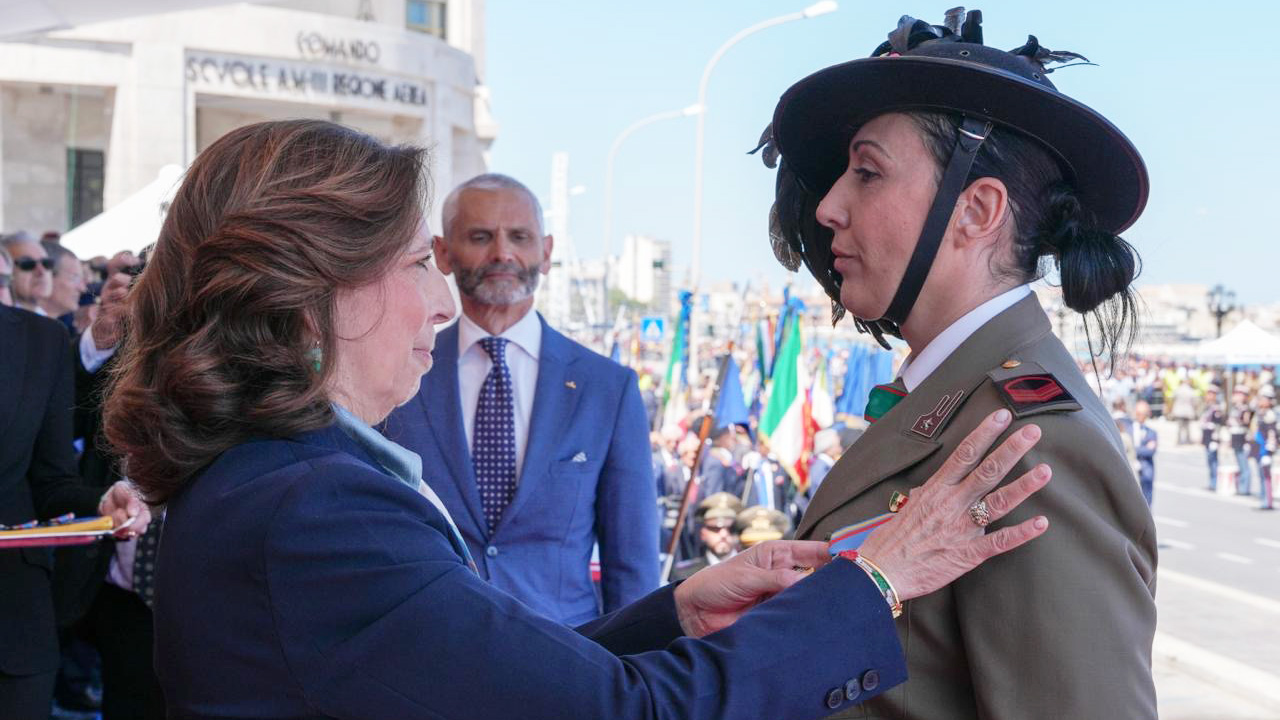 DIANA BACOSI LA CROCE D’ORO AL MERITO