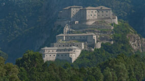 LA MOSTRA “OLTRE LO SCATTO” NEL FORTE MEDIEVALE
 Complesso medievale