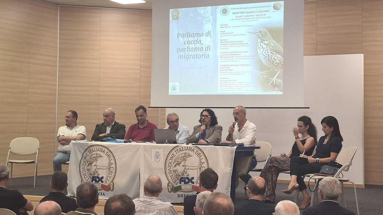 tavolo relatori caccia